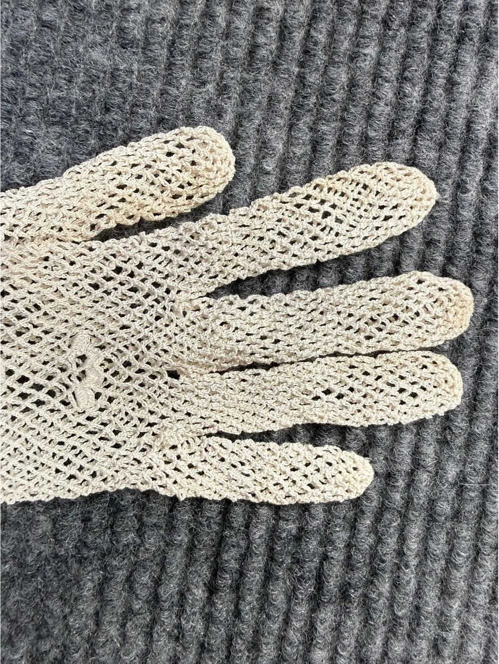 Vintage White Crochet Lace Gloves Floral Cuff Cotton Wedding Tea Party Costume